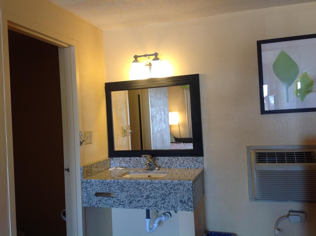 ריצ'מונד Diamond Inn & Suites מראה חיצוני תמונה