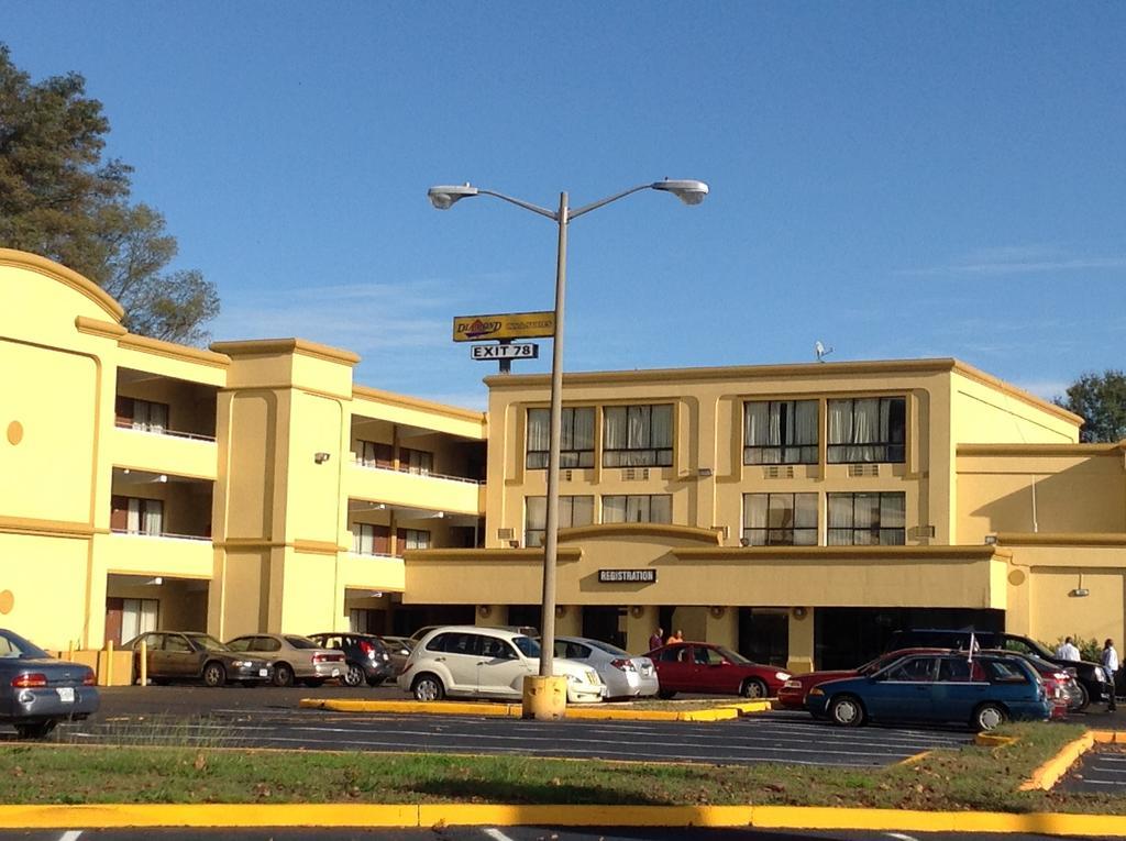 ריצ'מונד Diamond Inn & Suites מראה חיצוני תמונה