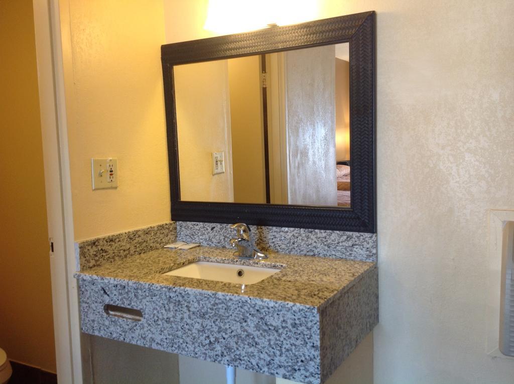 ריצ'מונד Diamond Inn & Suites מראה חיצוני תמונה