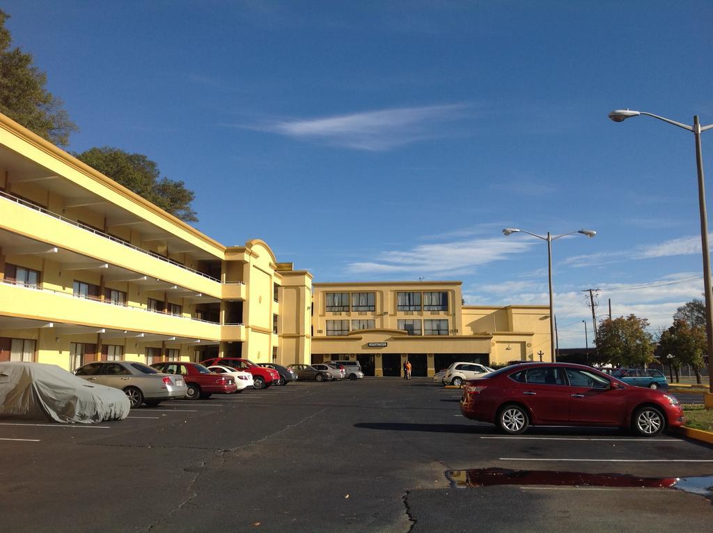 ריצ'מונד Diamond Inn & Suites מראה חיצוני תמונה
